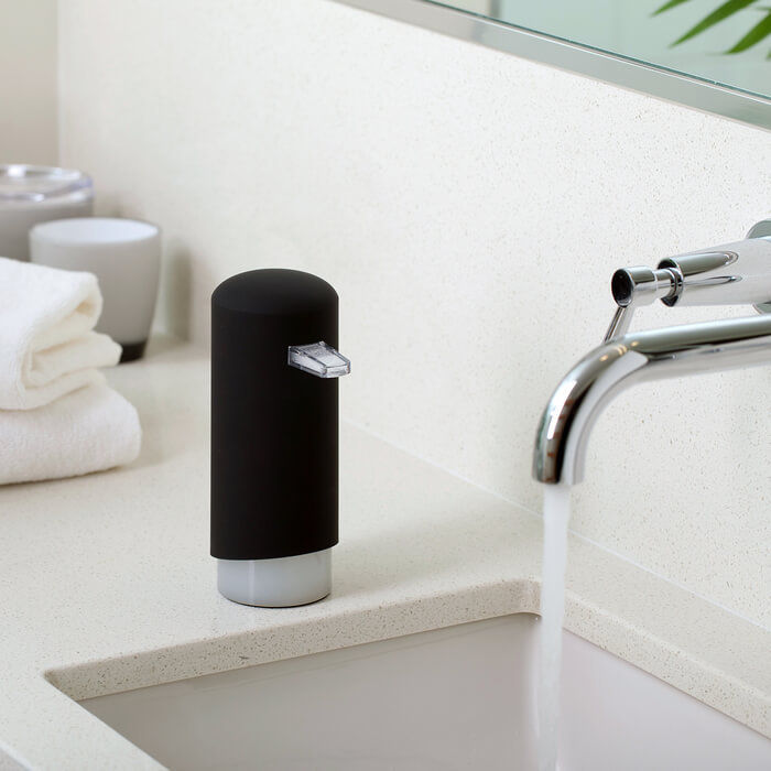 Foaming soap dispenser in black "Clever" 4 Compactor