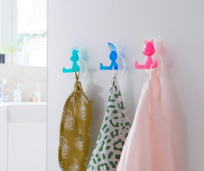 "Funny" Giraffe Suction Wall Hook - Pink 3 Compactor
