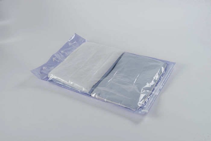 Set of 4 Medium Manual Roll Up Space Saving Travel Storage Bags  1 Compactor