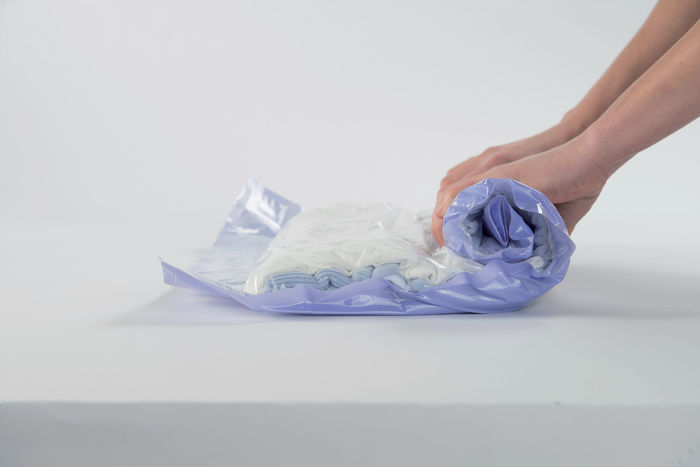 Set of 6 Manual Roll Up Space Saving Travel Storage Bags  - Small, Medium and Large 3 Compactor