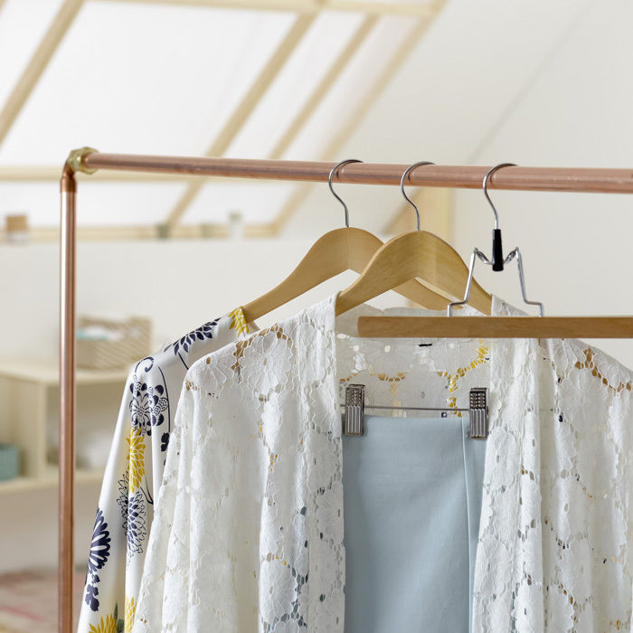 "Woody" Notched Clothes Hanger with Clips 5 Compactor