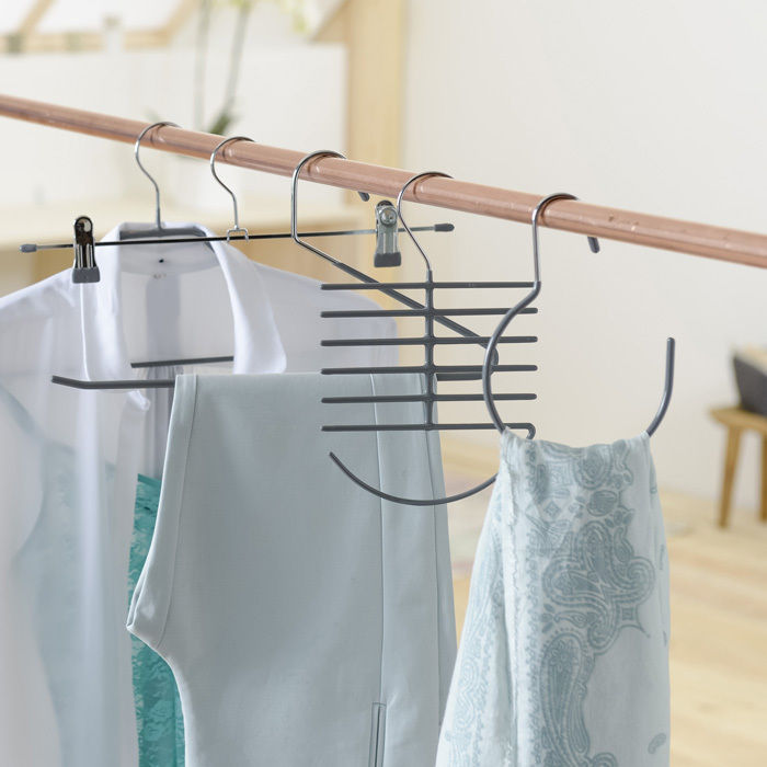 "Sticky" Scarf Hanger 4 Compactor