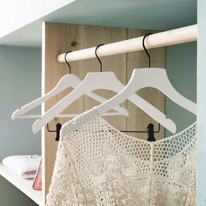 "Lorient" Notched Clothes Hanger 3 Compactor