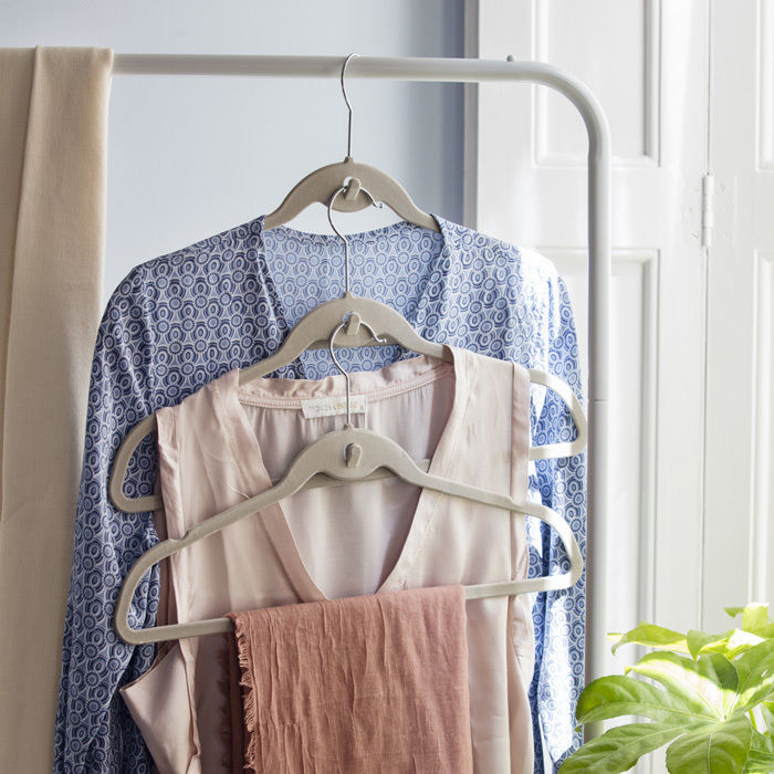 Set of 4 Children's "Velvet" Non-Slip Clothes Hangers with Bar 6 Compactor