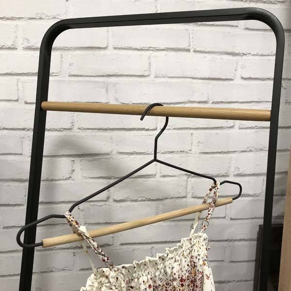 Set of 2 frosted wood hangers black - "Helsinski"