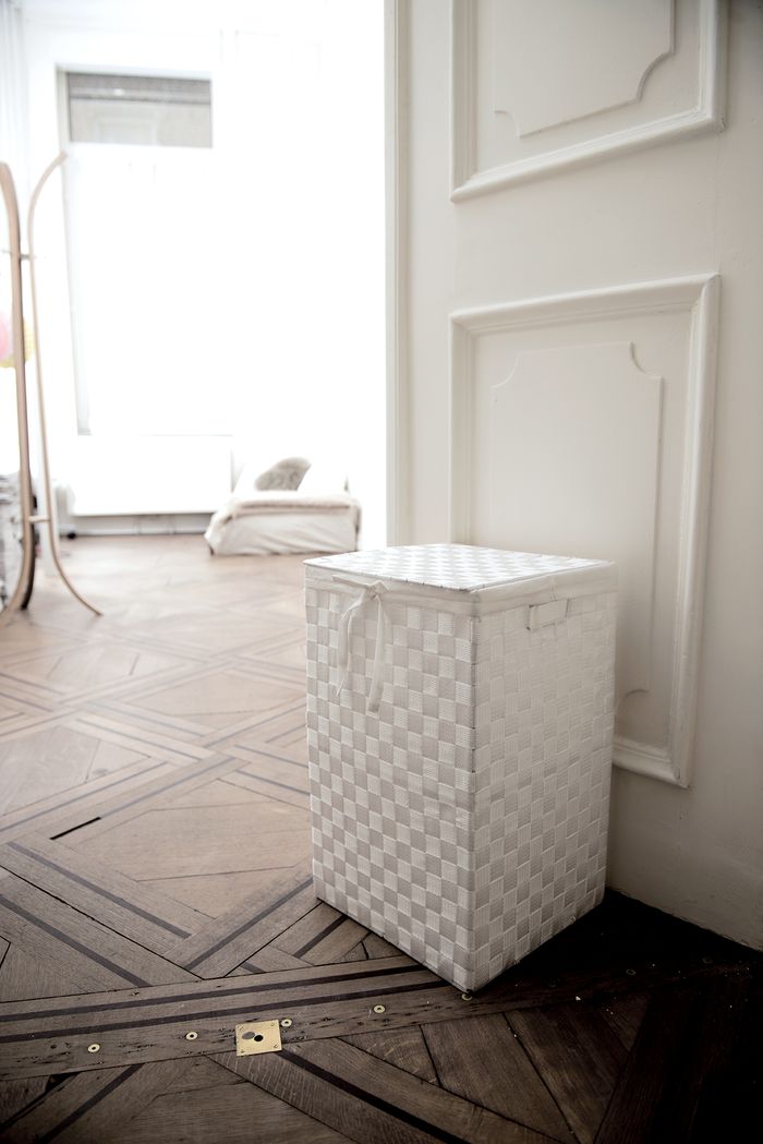 "Stan" Square Laundry Basket - White 5 Compactor