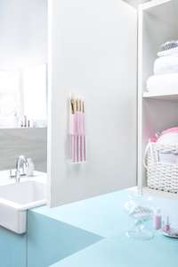 Bestlock Magic Vision Wall Mountable Make-up Pencil And Brush Holder - Transparent